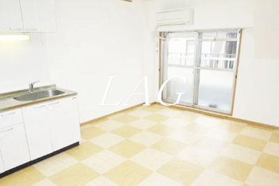 【居間・リビング】 | ワンダフルハイツ | 洋室のお部屋です。