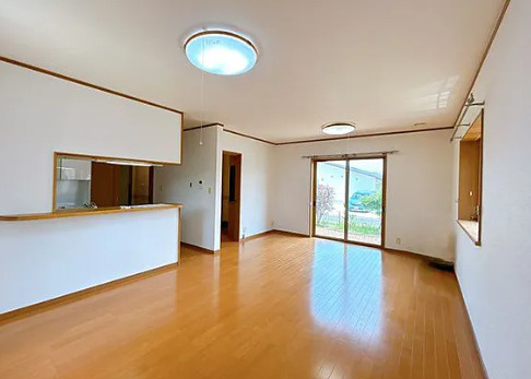 斐川町富村　中古戸建の居間・リビング