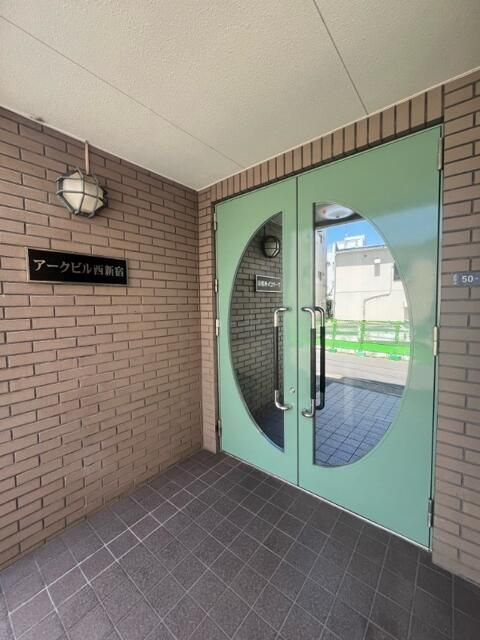 アークビル西新宿のエントランス