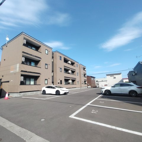 プチメゾン高砂２　A・Bの駐車場