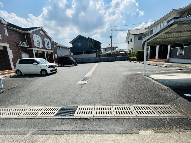 シェソワBの駐車場