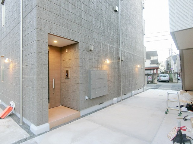 メゾンドショコラのエントランス|☆全部屋南向きで日当たり良好☆