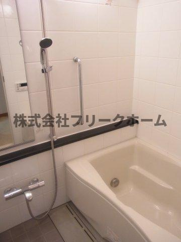 小金井市本町４丁目の賃貸マンションの浴室
