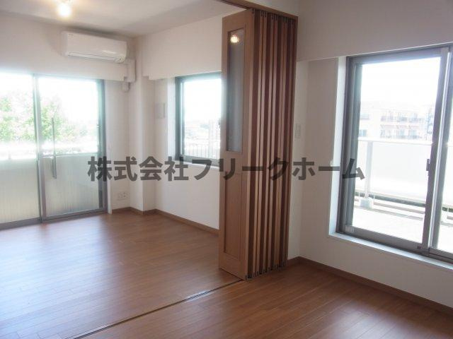小金井市本町４丁目の賃貸マンションの居間・リビング