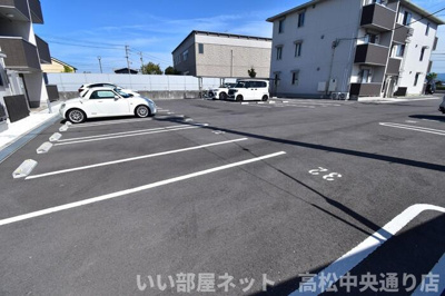 【駐車場】 | ロータスⅡ B棟 | 駐車場