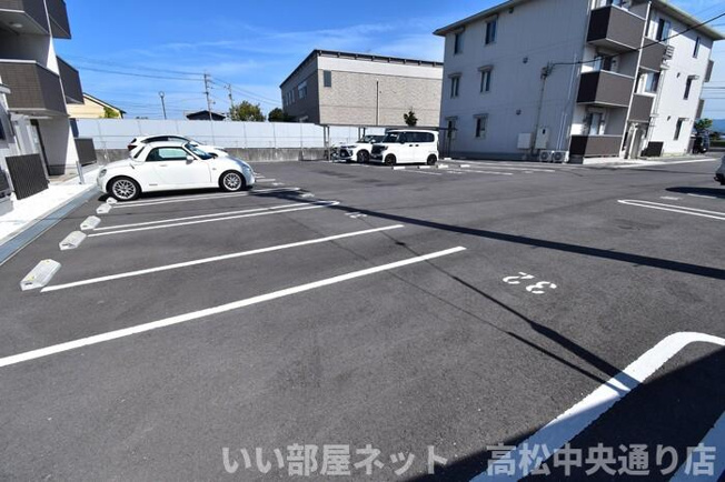 【駐車場】 | ロータスⅡ B棟 | 駐車場