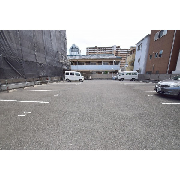 ラ・コスタ壱番館の駐車場
