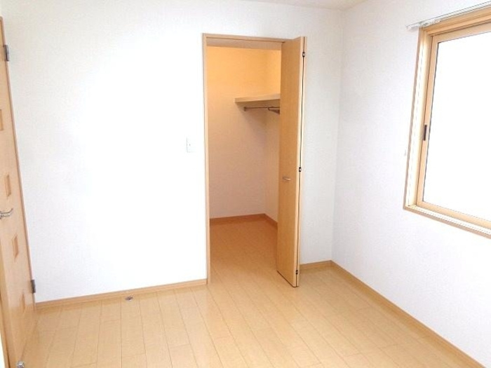 ソシアドミール B棟の収納|北洋室ウォークインクローゼット
