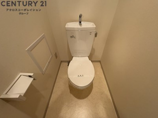 シンプルで掃除のしやすいトイレです♪