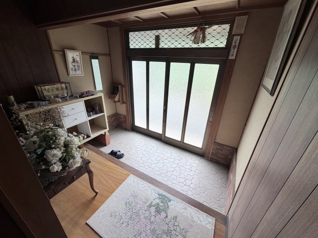 丹波市山南町大河の中古一戸建の玄関