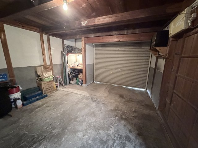 丹波市山南町大河の中古一戸建の駐車場|納屋　土間コンクリート