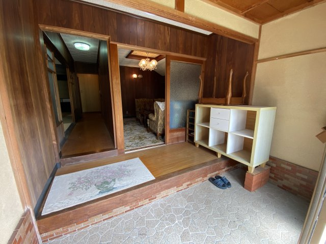丹波市山南町大河の中古一戸建の玄関