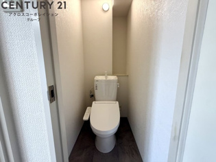 温水洗浄便座付きのトイレです♪