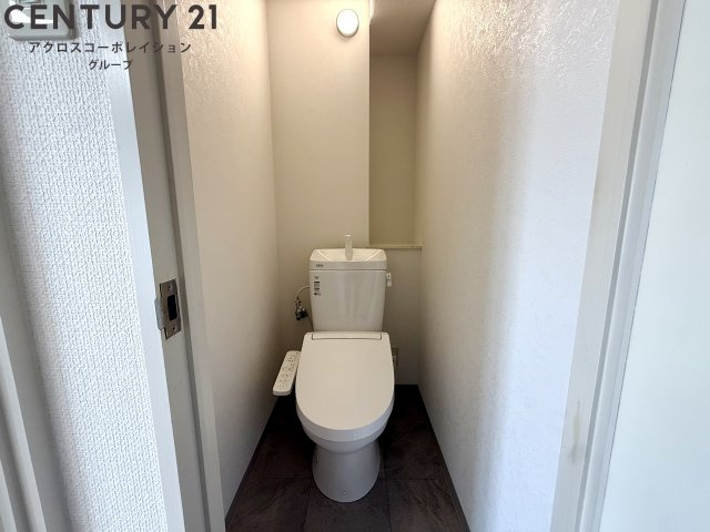 温水洗浄便座付きのトイレです♪