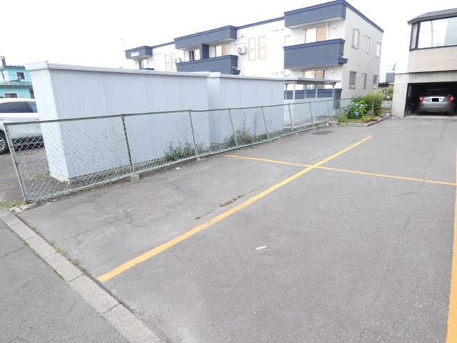 ハイツ阿部の駐車場