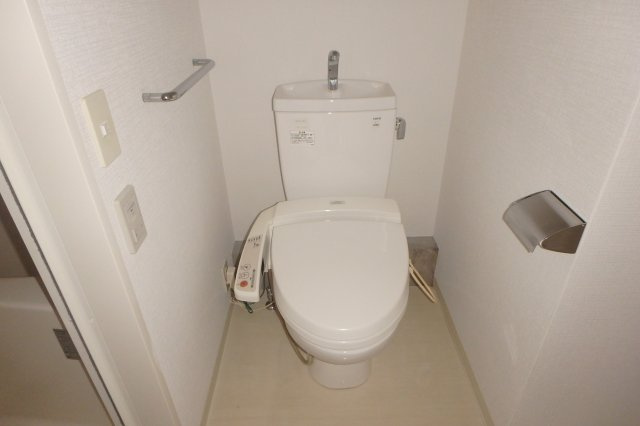 バージュアル武蔵小杉のトイレ|反転のお部屋の参考写真となります。