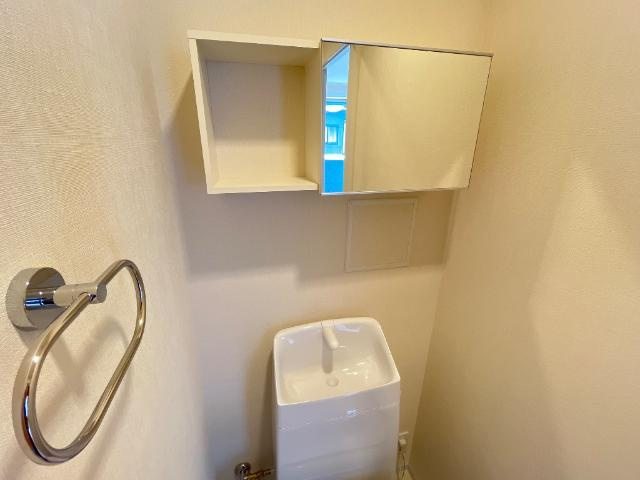 コスモスのトイレ|トイレ上部収納