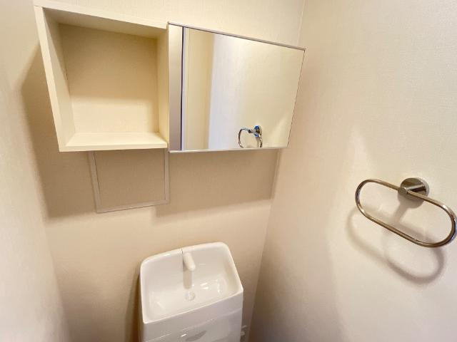 コスモスのトイレ|トイレ上部収納