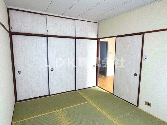 【和室】 | 売主/薬円台グリーンハイツ1棟 | 和室6.0帖／押入付／DK続き間