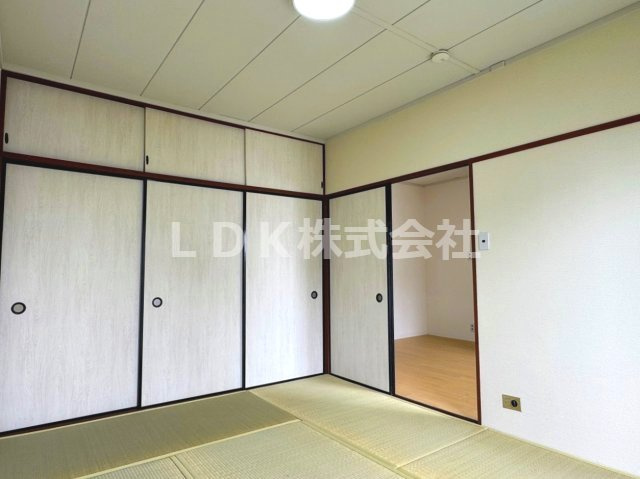【和室】 | 売主/薬円台グリーンハイツ1棟 | 和室6.0帖／押入付／DK続き間