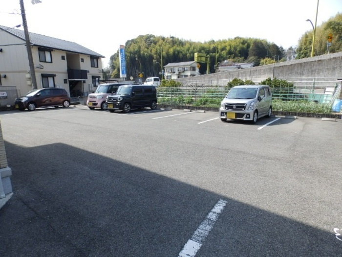 コンフォール薊の駐車場|駐車場