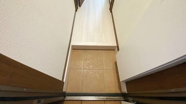 メゾン弥の玄関