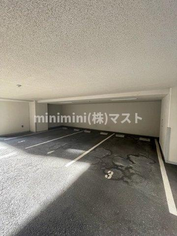 グランプラス谷町の駐車場