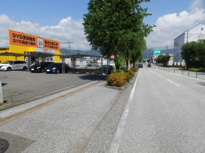 ラ･シェーブル･セゾン|前面道路＆敷地入口