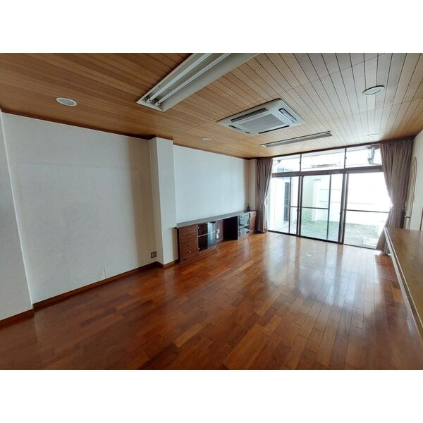 御供町戸建の居間・リビング