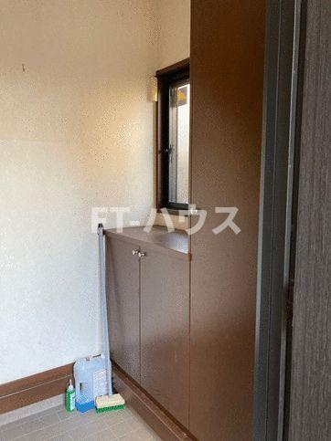 西習志野１丁目貸家の玄関