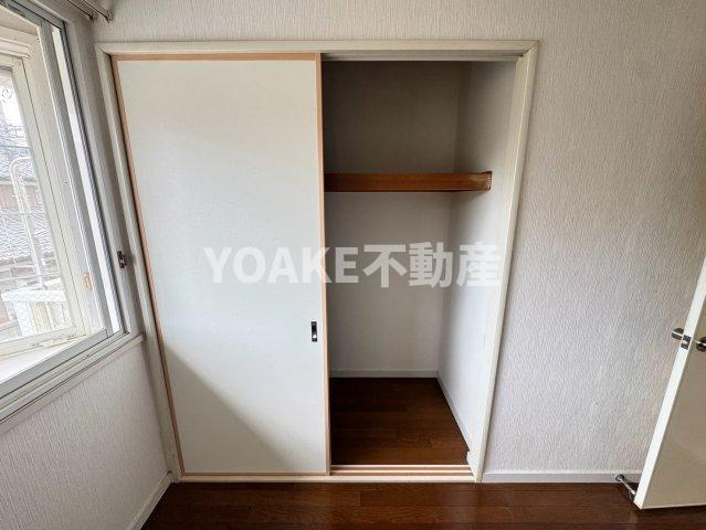 座間市緑ケ丘３丁目のアパートの収納