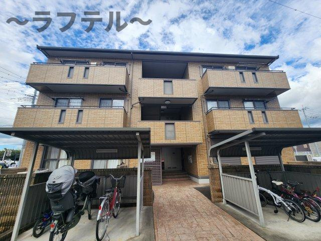 リビングタウン鍵山 A