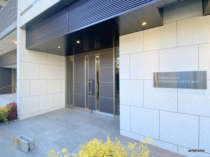 プレサンス西九条シティベイ　仲介手数料無料のエントランス