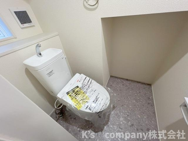 ◎茅ヶ崎市室田3丁目　新築戸建　1号棟のトイレ|ゆったりとした広さのある1階トイレ◇