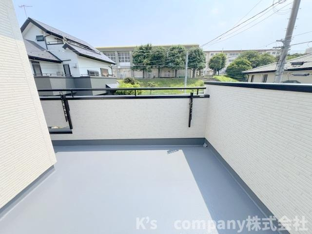 ◎茅ヶ崎市室田3丁目　新築戸建　1号棟のバルコニー|2階の主寝室に面しているワイドバルコニー☆