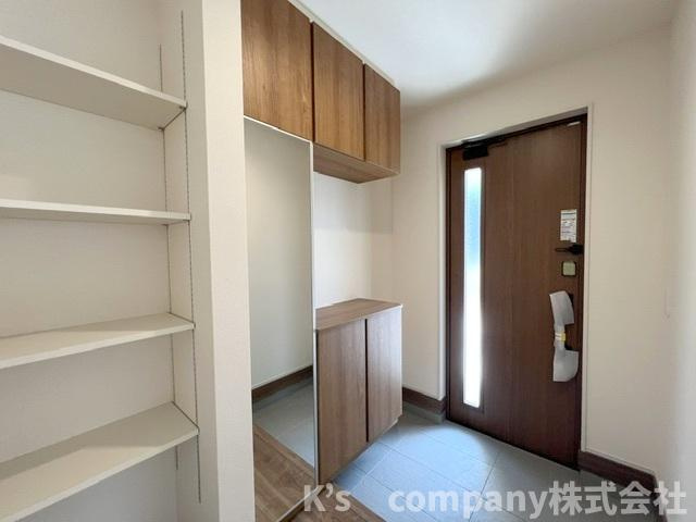 ◎茅ヶ崎市室田3丁目　新築戸建　1号棟の玄関|玄関周辺には収納が充実しています◇