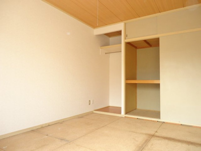 【寝室】 | サンシティラサール | 和室6帖