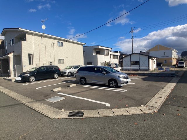 プラシードＶの駐車場