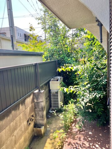 中央戸建のエントランス|落ち着いたエントランスです