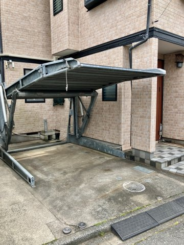 清水戸建の駐車場|駐車スペースもあります