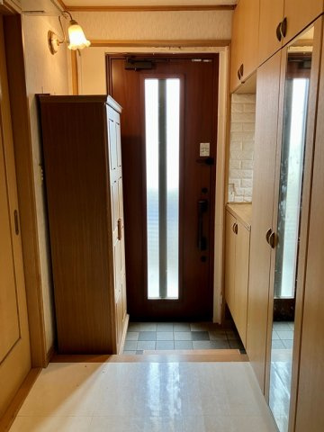 清水戸建の玄関|シンプルで使いやすい玄関です