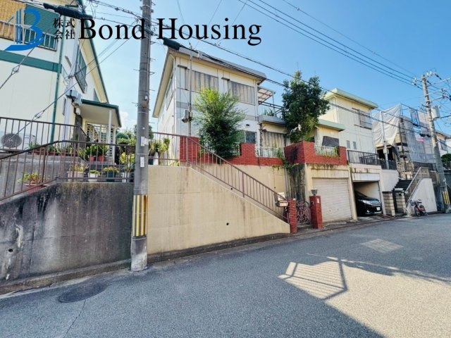 「閑静な住宅地」「LDK20帖」北朝霧丘　築48年の前面道路含む現地写真