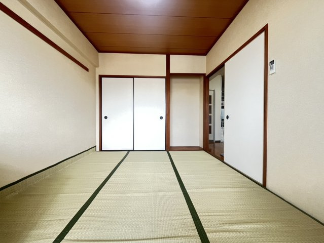 コープ野村半田参号棟の和室|和室6帖　別角度♪