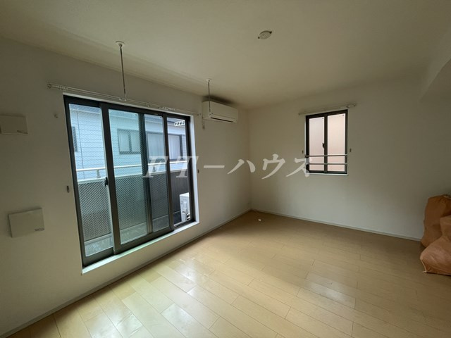 船橋市三山８丁目のアパートの居間・リビング