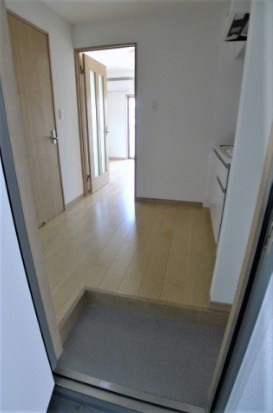 所沢市くすのき台２丁目の賃貸マンションの玄関