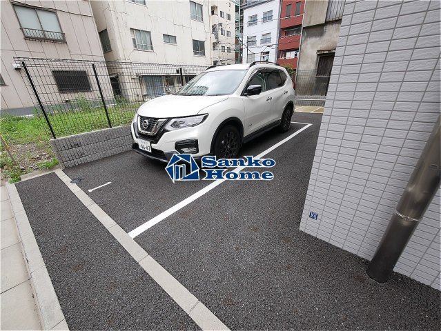 スカイコートパレス三ノ輪の駐車場