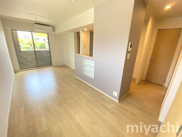 エフォートレス　八万の内装