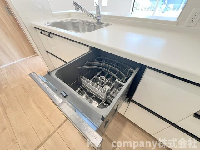 ◎茅ヶ崎市室田3丁目　新築戸建　2号棟のキッチン|家事の負担を軽減してくれる食器洗い乾燥機付き☆