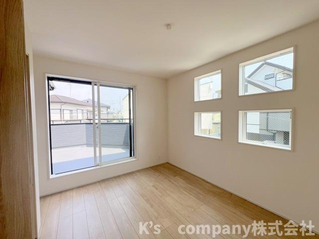 ◎茅ヶ崎市室田3丁目　新築戸建　2号棟の洋室|洋室6帖◇バルコニーに出入りできるお部屋☆