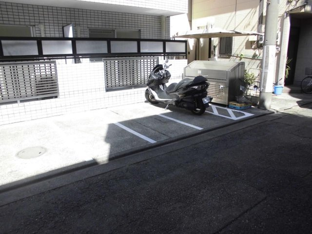Ｓ－ＦＬＡＴ学芸大の駐車場